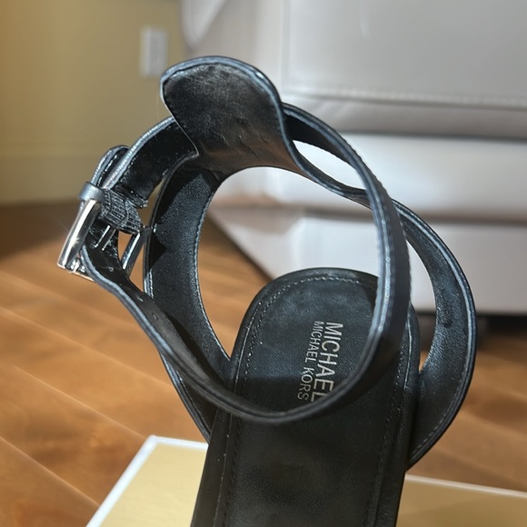 Michael Michael Kors - Picture 7 of 9